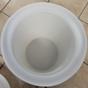 Réservoir de plastique PE 1.9sg blanc translucide 5 gallons (22L) 11" x 18" avec couvercle